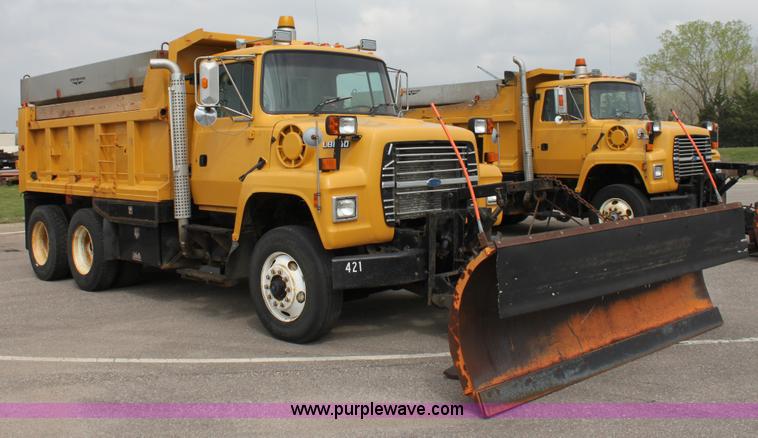 image for item D7634 1995 Ford LNT8000 tandem axle dump truck