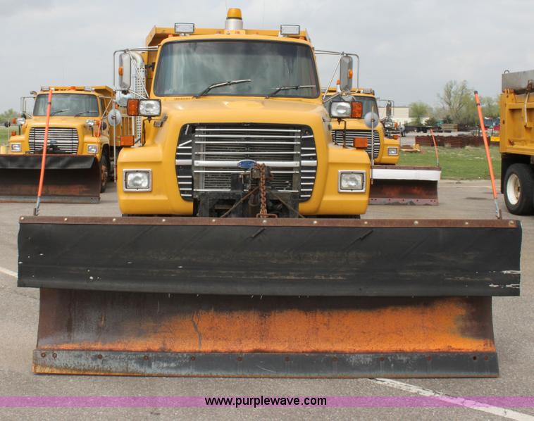 image for item D7634 1995 Ford LNT8000 tandem axle dump truck