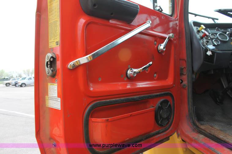 image for item D7634 1995 Ford LNT8000 tandem axle dump truck