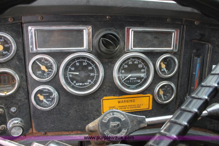 image for item D7634 1995 Ford LNT8000 tandem axle dump truck