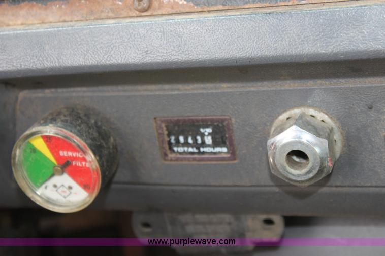 image for item D7634 1995 Ford LNT8000 tandem axle dump truck