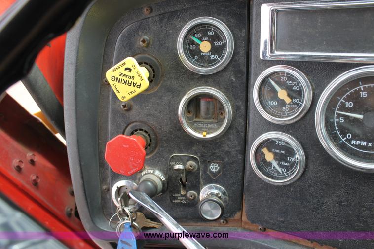 image for item D7634 1995 Ford LNT8000 tandem axle dump truck