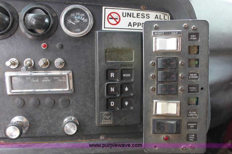 image for item D7634 1995 Ford LNT8000 tandem axle dump truck