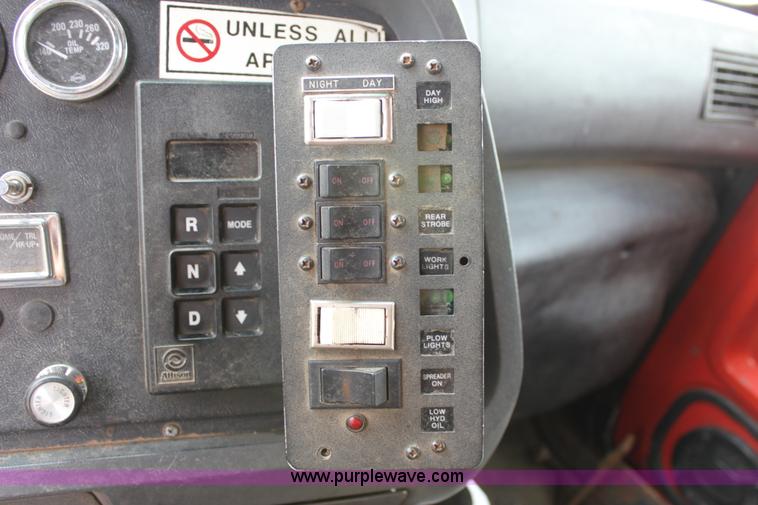 image for item D7634 1995 Ford LNT8000 tandem axle dump truck