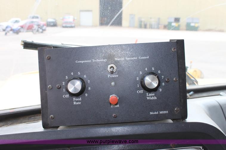 image for item D7634 1995 Ford LNT8000 tandem axle dump truck