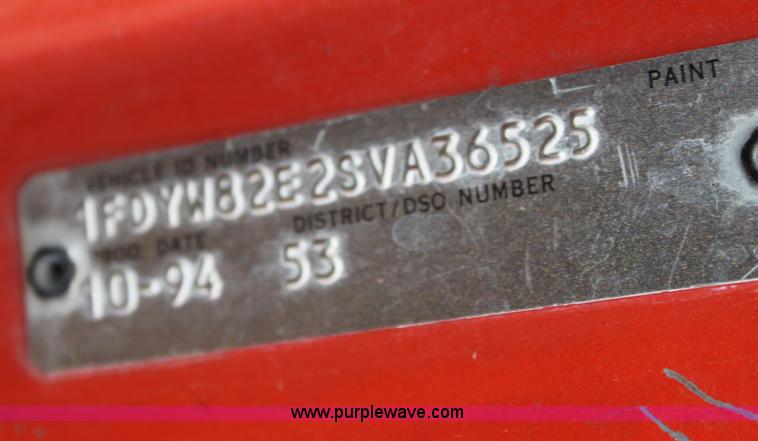 image for item D7634 1995 Ford LNT8000 tandem axle dump truck