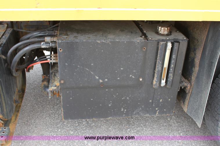 image for item D7634 1995 Ford LNT8000 tandem axle dump truck