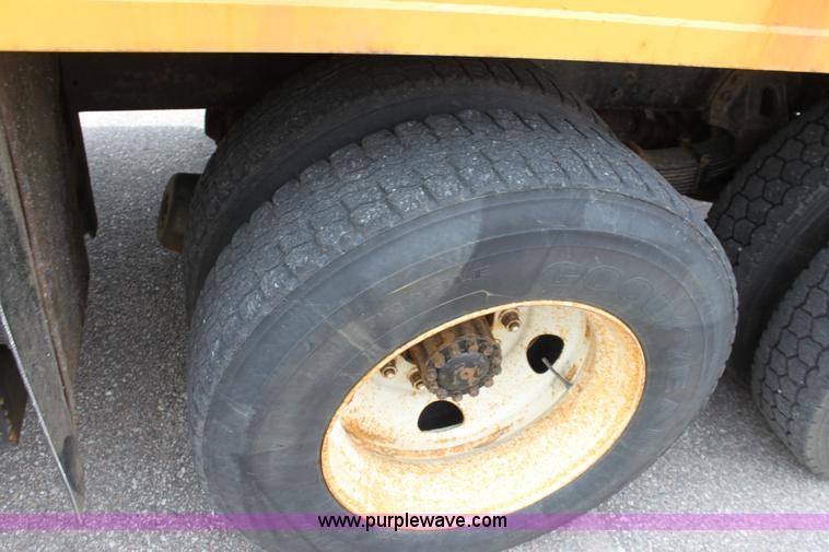 image for item D7634 1995 Ford LNT8000 tandem axle dump truck