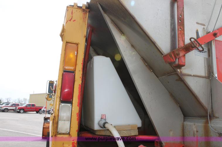 image for item D7634 1995 Ford LNT8000 tandem axle dump truck