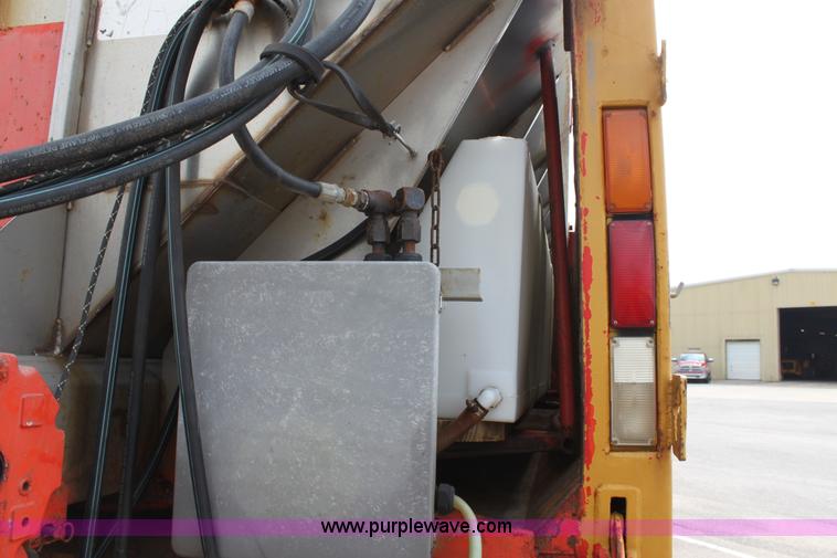 image for item D7634 1995 Ford LNT8000 tandem axle dump truck