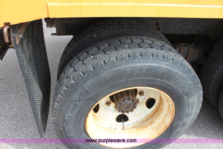 image for item D7634 1995 Ford LNT8000 tandem axle dump truck