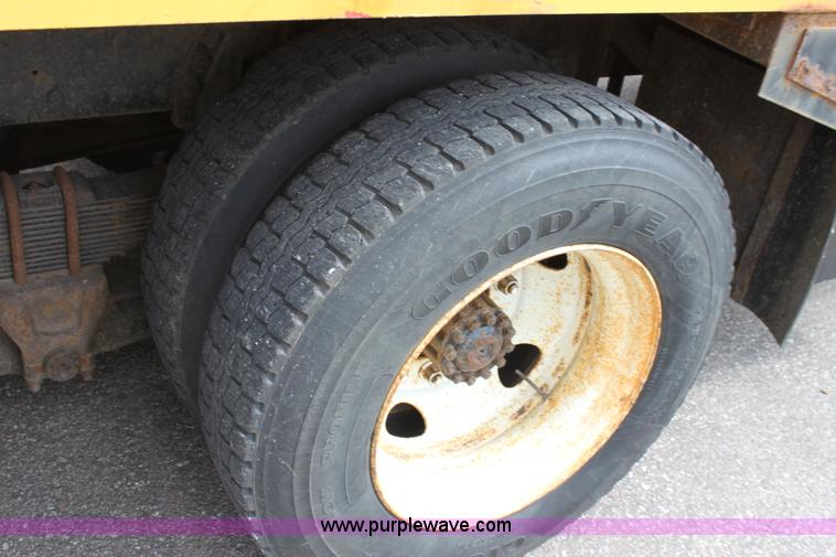 image for item D7634 1995 Ford LNT8000 tandem axle dump truck