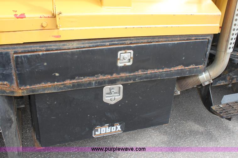 image for item D7634 1995 Ford LNT8000 tandem axle dump truck