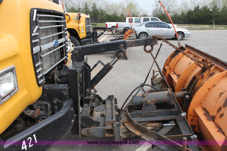 image for item D7634 1995 Ford LNT8000 tandem axle dump truck