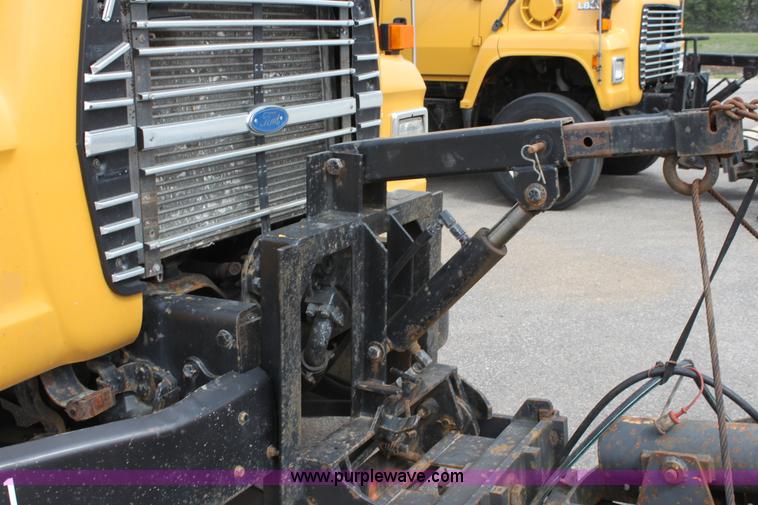 image for item D7634 1995 Ford LNT8000 tandem axle dump truck