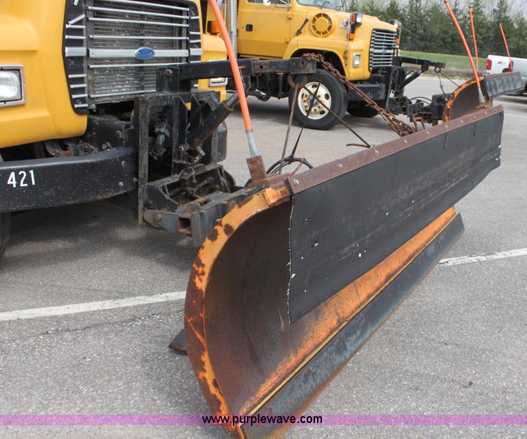 image for item D7634 1995 Ford LNT8000 tandem axle dump truck