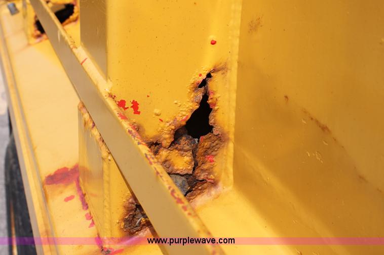 image for item D7634 1995 Ford LNT8000 tandem axle dump truck