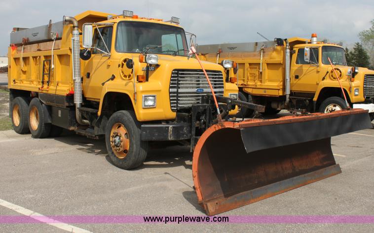 image for item D7635 1995 Ford LNT8000 tandem axle dump truck