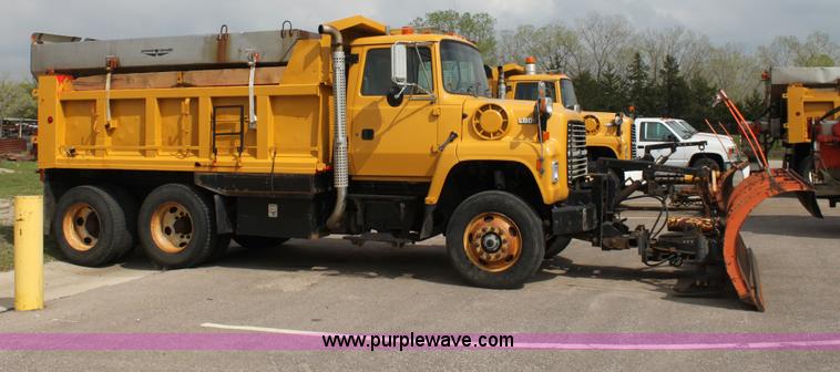 image for item D7635 1995 Ford LNT8000 tandem axle dump truck