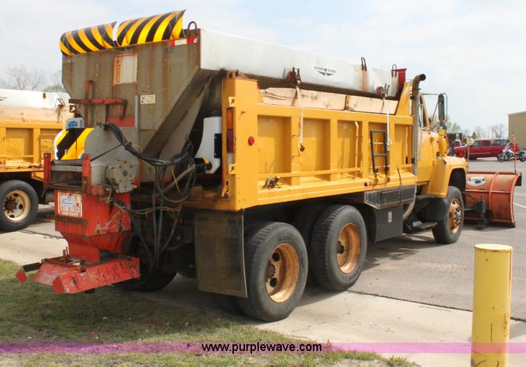 image for item D7635 1995 Ford LNT8000 tandem axle dump truck