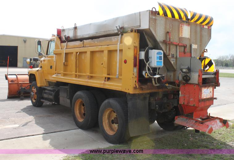 image for item D7635 1995 Ford LNT8000 tandem axle dump truck