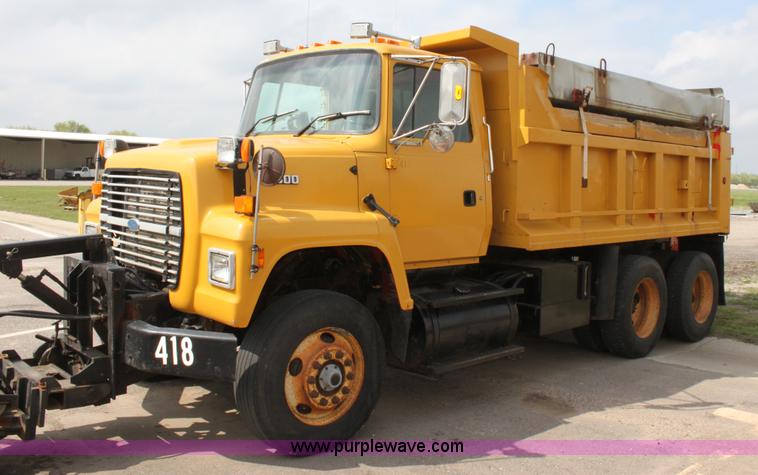 image for item D7635 1995 Ford LNT8000 tandem axle dump truck