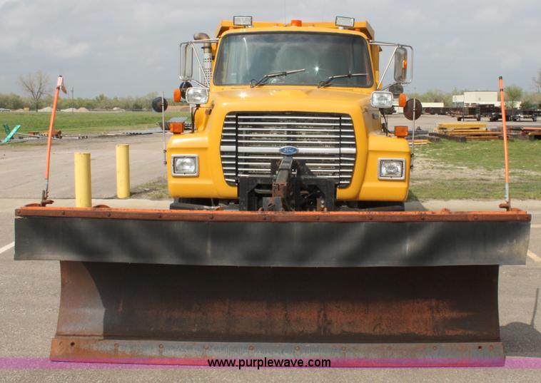 image for item D7635 1995 Ford LNT8000 tandem axle dump truck