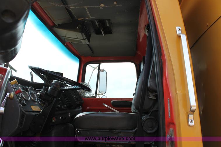 image for item D7635 1995 Ford LNT8000 tandem axle dump truck