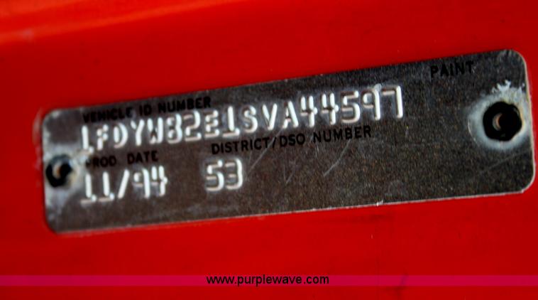 image for item D7635 1995 Ford LNT8000 tandem axle dump truck