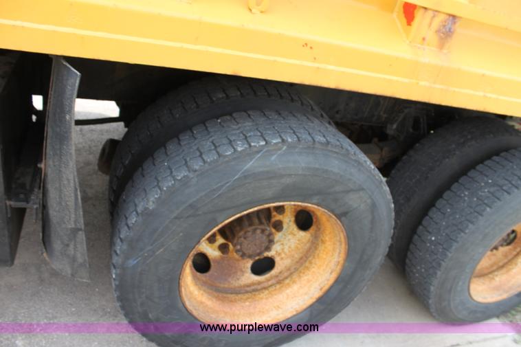 image for item D7635 1995 Ford LNT8000 tandem axle dump truck