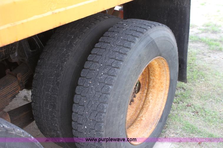 image for item D7635 1995 Ford LNT8000 tandem axle dump truck