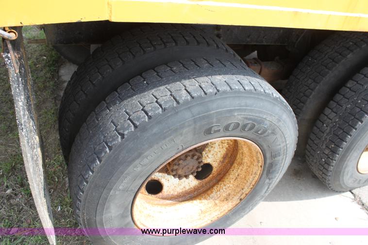 image for item D7635 1995 Ford LNT8000 tandem axle dump truck