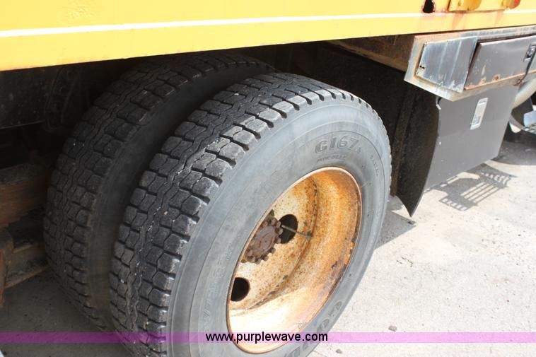 image for item D7635 1995 Ford LNT8000 tandem axle dump truck