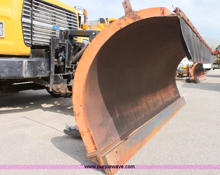 image for item D7635 1995 Ford LNT8000 tandem axle dump truck