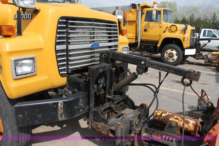 image for item D7635 1995 Ford LNT8000 tandem axle dump truck