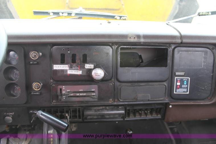 image for item D7670 1983 International S1824 flatbed truck