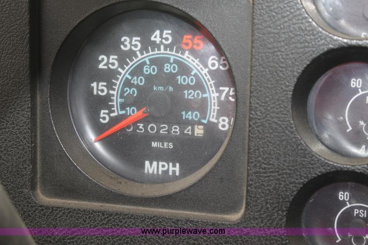 image for item D7670 1983 International S1824 flatbed truck