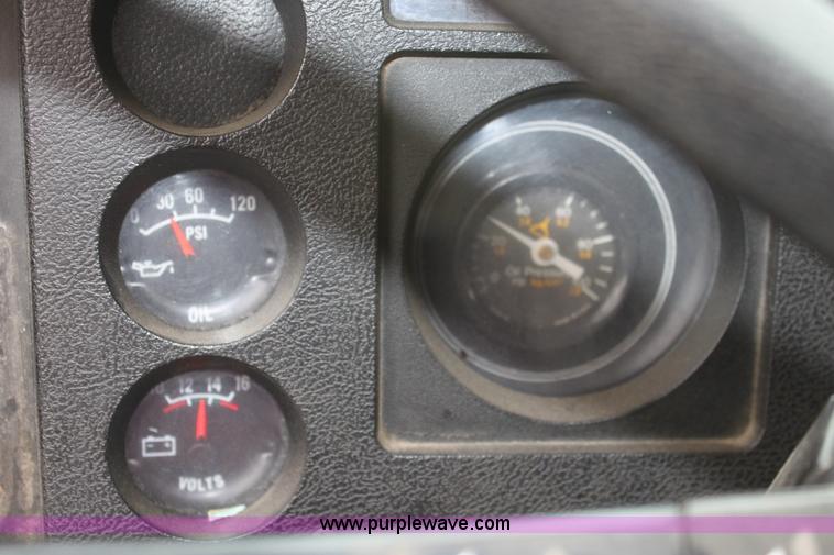 image for item D7670 1983 International S1824 flatbed truck