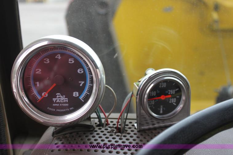 image for item D7670 1983 International S1824 flatbed truck