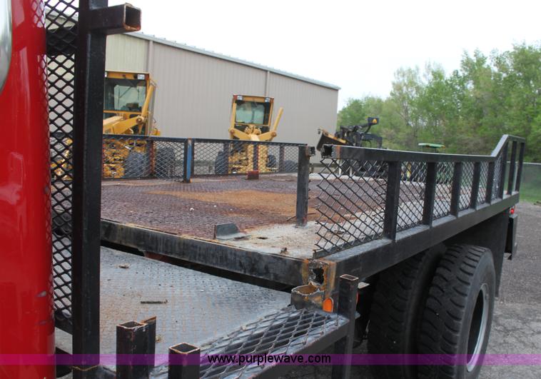 image for item D7670 1983 International S1824 flatbed truck