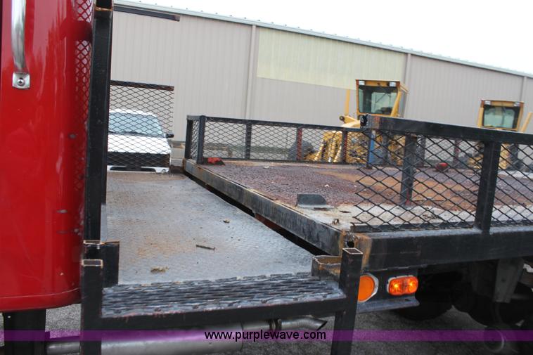 image for item D7670 1983 International S1824 flatbed truck