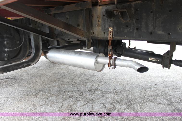 image for item D7670 1983 International S1824 flatbed truck