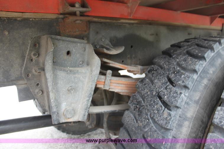 image for item D7670 1983 International S1824 flatbed truck