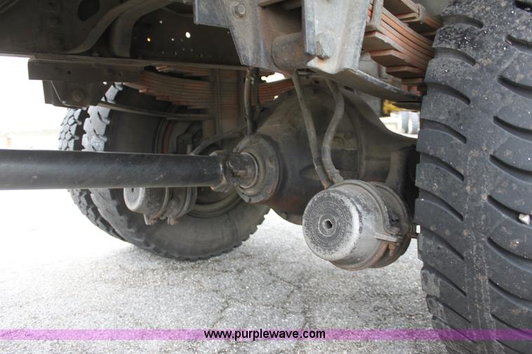 image for item D7670 1983 International S1824 flatbed truck