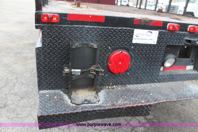 image for item D7670 1983 International S1824 flatbed truck