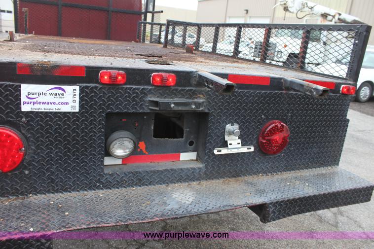 image for item D7670 1983 International S1824 flatbed truck