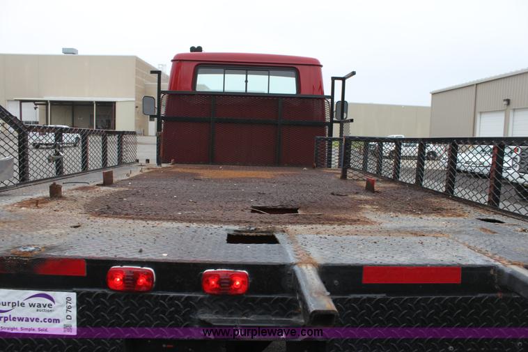 image for item D7670 1983 International S1824 flatbed truck