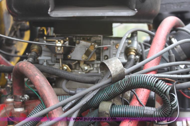 image for item D7670 1983 International S1824 flatbed truck