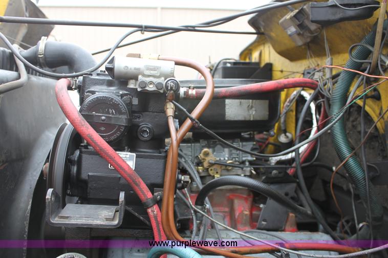 image for item D7670 1983 International S1824 flatbed truck