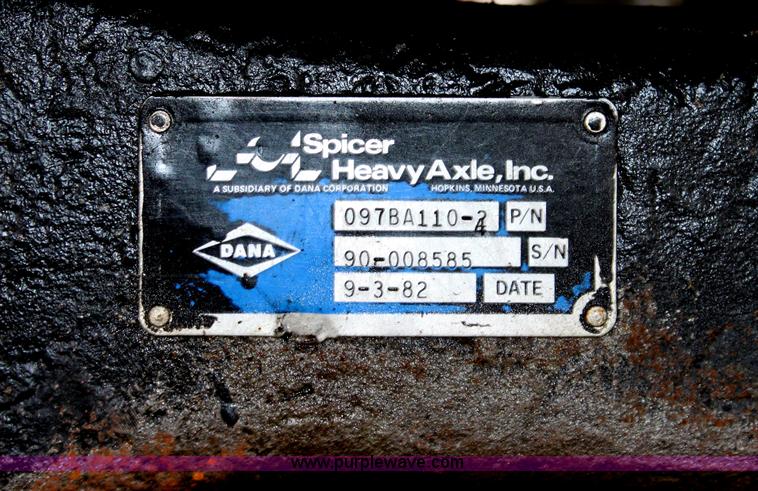 image for item D7670 1983 International S1824 flatbed truck